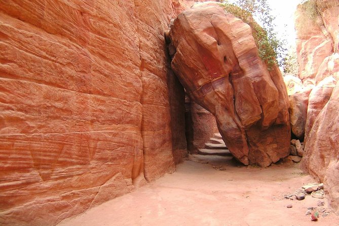 1 Day Tour to Petra From Sharm-el-Sheikh - Lunch in Jordan: included meal, plus what to expect