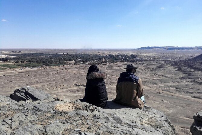 2-Day Black and White Deserts Tour w/ Desert Activities in Egypt - Day 2: acacia, Ain Khadra, and sandboarding in Agabat Valley