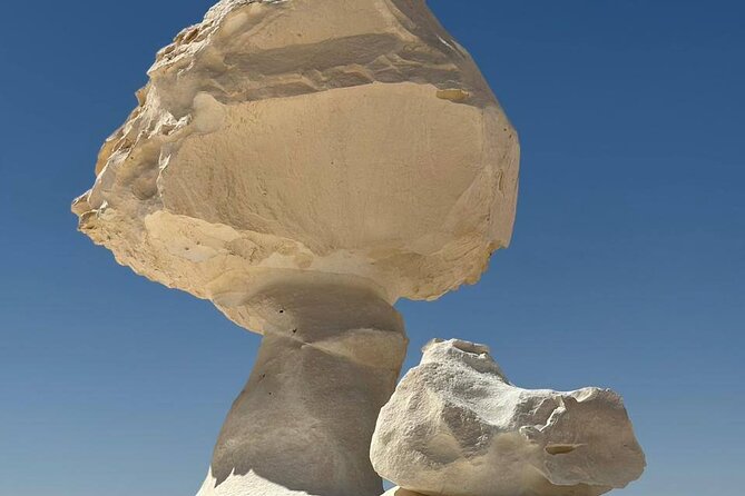 2-Day Egypt Desert Rose Tour - Day 1: White Desert safari, Bahariya lunch, and the cold spring stop