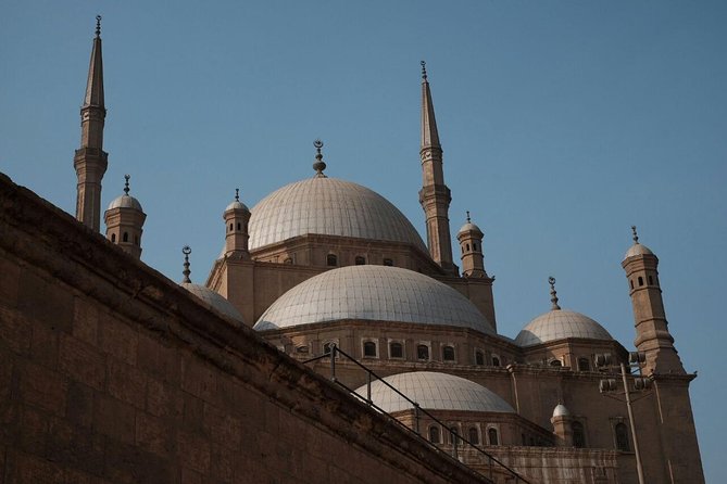 2 Days Private Guided Tour around Cairo and Giza - Day 1: Giza pyramids, Khufu views, and a Sphinx that holds the skyline