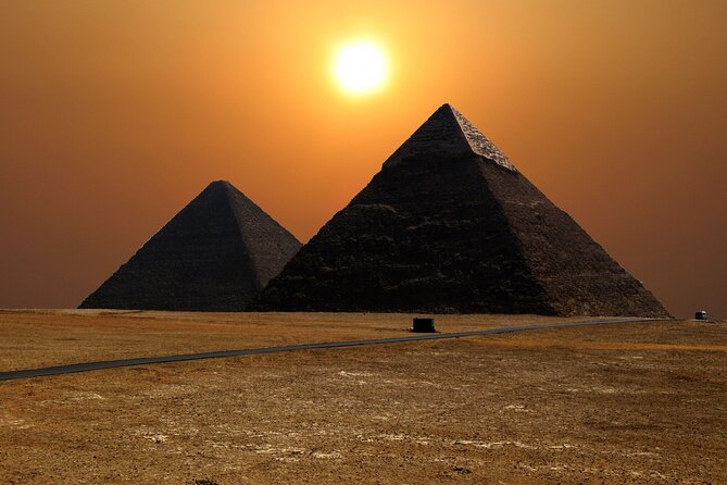 2 Days Private Tour to Landmarks in Giza and Cairo - Day 1: Giza Plateau, Cheops-to-Sphinx views, and photo-ready stops