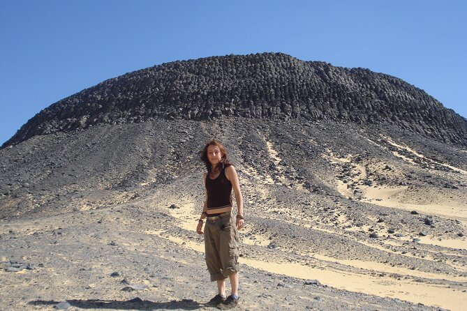 2 Days White Desert Tour in Egypt - Day 2 Morning in the Hall of Fame Area: Chicken Rock and Rabbit Rock