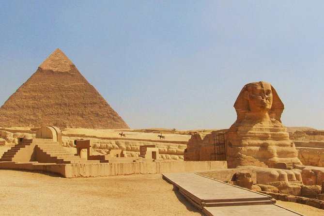4 days private tour to the best of Egypt - First impressions: airport meet-and-greet and a private start