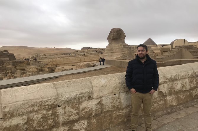 4 Hour Giza Pyramids & Sphinx Tour - Sphinx time with an Egyptologist: photos, poses, and the story behind the stone