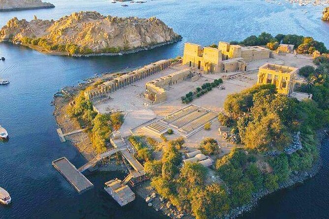 8-Day Giza, Cairo, Luxor and Aswan Tour from Cairo - Giza Plateau with a guide: the pyramids are the easy part
