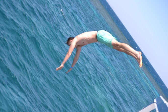 8-Hour Private Boat Charter Exclusive & Lunch Transfer -Hurghada - Snorkeling With a Guide: Turning Coral Reels Into Real Fun