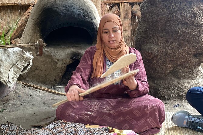 A day like a farmer in Dahsure countryside with locals - Workshop time: palm-tree coaster making and date-cookies