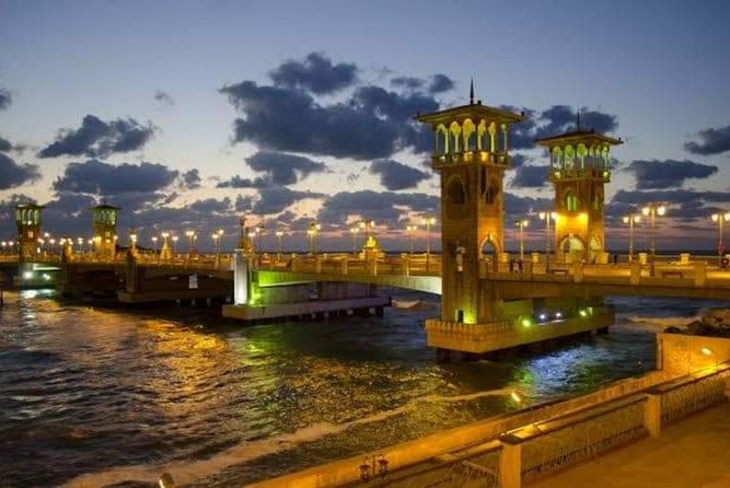 Alexandria Day Trip Including Lunch from Cairo - Kom ash-Shuqqafa Catacombs: The Underground Stop That Wins the Day