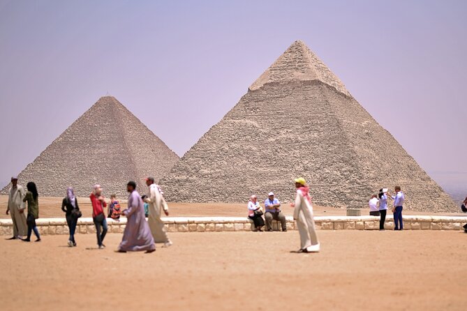 All Inclusive Tour Pyramids of Giza , Sphinx and Lunch - Lunch and Bottled Water: The Real World Part of the Plan