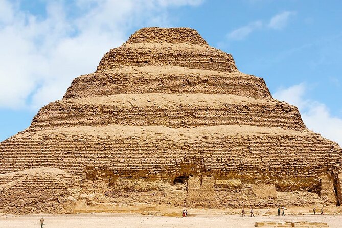 Allinclusive Private tour Giza Pyramids Sphinx Sakkara& Memphis - Food and water: Koshary at Koshary El Tahrir plus snacks