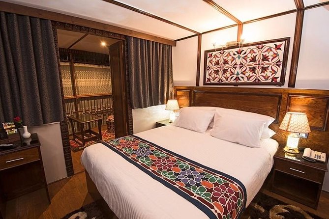 Amazing 4-Days Nile Cruise from Aswan To Luxor with sightseeing and Abu simbel - Day 3: Edfu’s Horus Temple, Esna Lock, and Luxor Temple at night