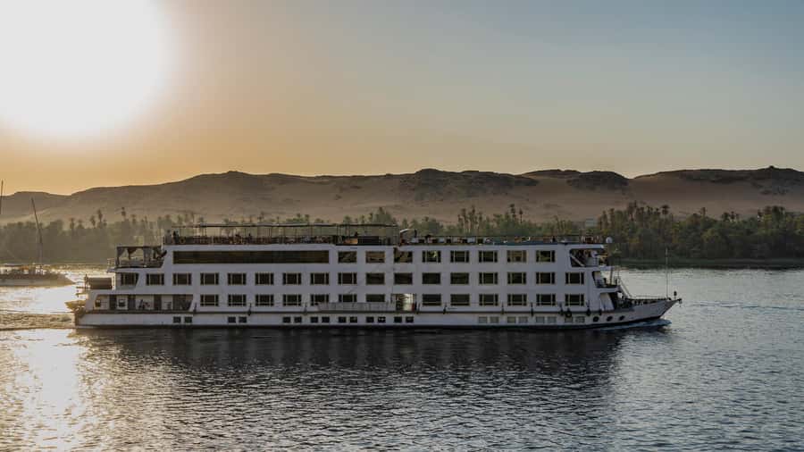 Aswan: 4-Day Egypt Private Tour with Nile Cruise, Balloon - Day 2: Abu Simbel at dawn, then Kom Ombo and Edfu by Nile