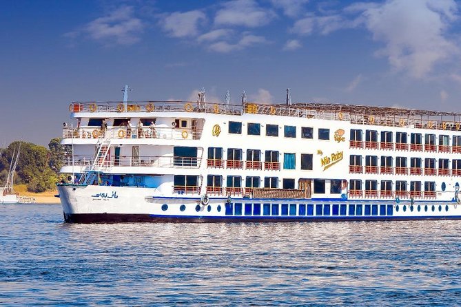 Aswan/Luxor 4Days Nile cruise include Abu Simbel, Hot air Balloon - Abu Simbel at 5:00 AM: Ramses II’s rock temples and the breakfast box