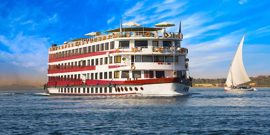 Cairo: 6-Day Egypt Tour with Flights and Nile Cruise - Day 1 in Cairo: Giza pyramids, then the Egyptian Museum, then sleep