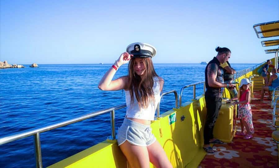 Cairo: Ain Sokhna Semi-Submarine with optional Transfer - What you should expect on board: comfort, crew, and the soft-drink perk