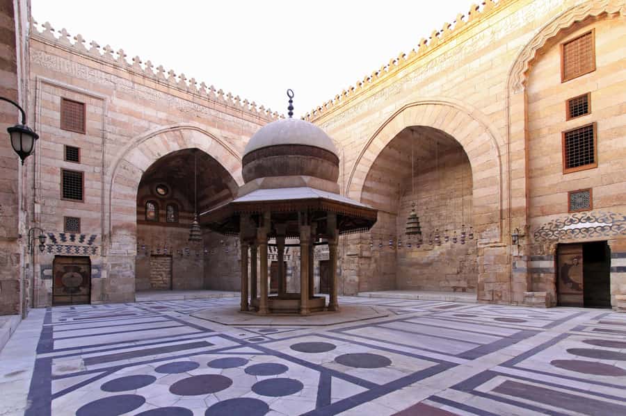 Cairo: All-Inclusive Coptic & Islamic Cairo Tour with Lunch - Mar Girgis (St. George): a round church with Roman roots