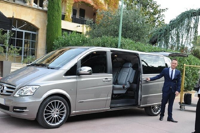 Cairo and Giza Airport Pick Up or Transfer - The service style: communication, friendliness, and driver identification