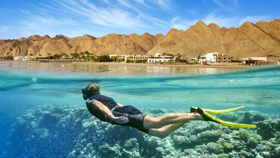 Cairo: Day Tour to the Red Sea with Lunch - Ain Sokhna beach time: what the beachfront day room really means