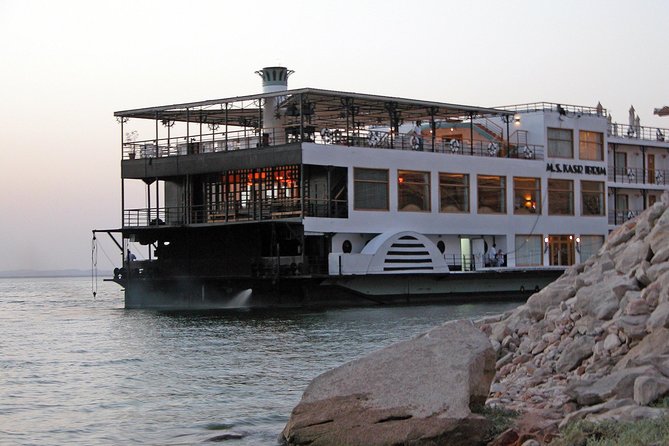 Cairo dinner Cruise with Belly dancer show - Belly dancing and Tanura: what you’re really paying for