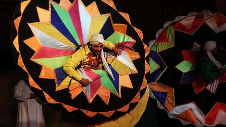 Cairo: Egyptian Heritage Tanoura Dancing Troupe Show - What to wear and bring, since the show is often outdoors