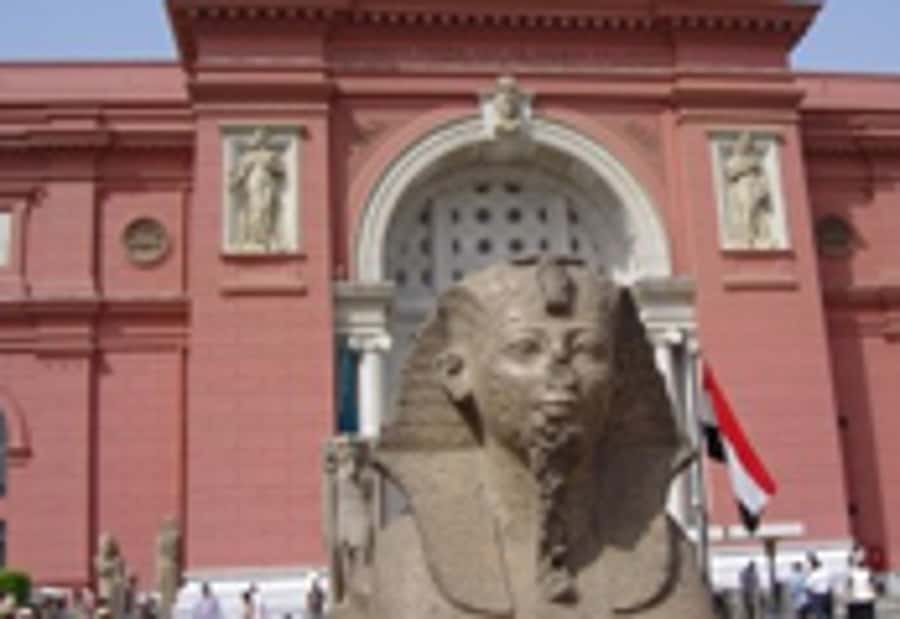 Cairo: Egyptian Museum 4-Hour Private Tour with Transfer - Hotel pickup and the air-conditioned transfer advantage