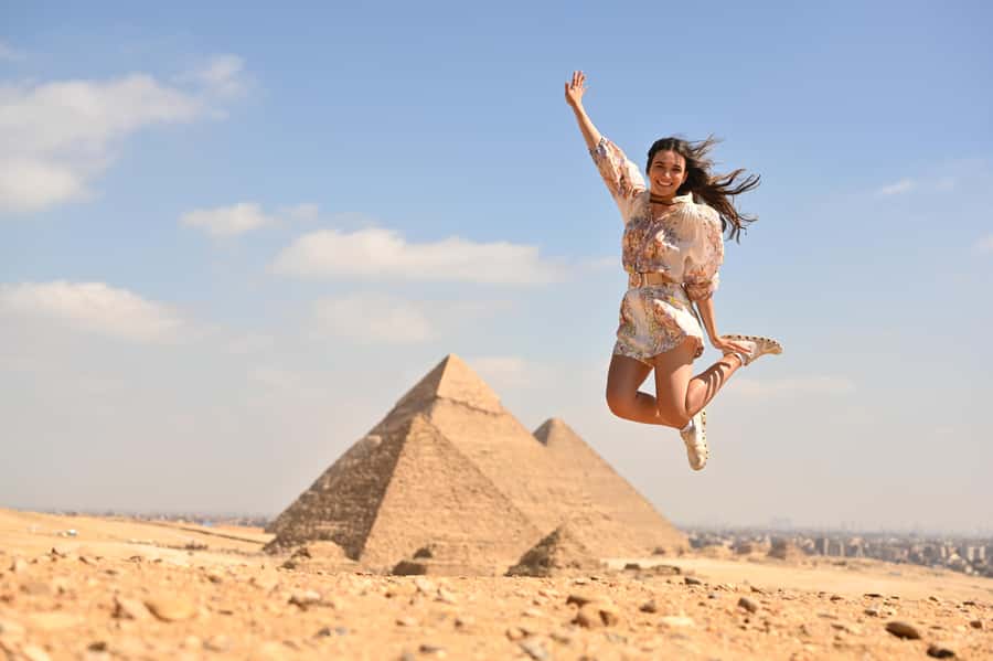 Cairo: Egyptian Museum, Pyramids & Bazaar Tour - Giza Plateau: Getting Classic Pyramid Views Without Missing the Story