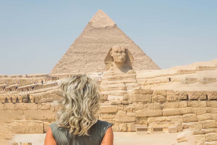 Cairo: Female-Guided Pyramids, Sphinx & Museum City Tour - Lunch at a local restaurant: fuel for the museum and bazaar