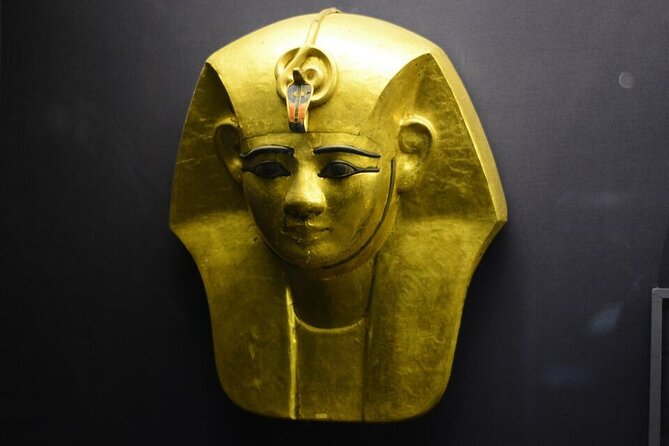 Cairo/Giza: 2-Day Pyramid, Museum, Bazaar Private Tour - Pyramids of Giza, the Great Sphinx, and a built-in photo moment