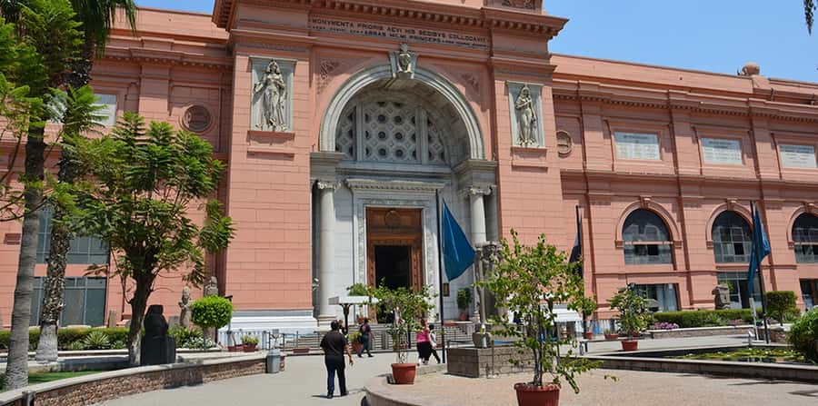 Cairo/Giza: Guided Pyramids, Sphinx and Egyptian Museum Tour - Giza Pyramids and the Great Sphinx: the wow factor plus smart navigation