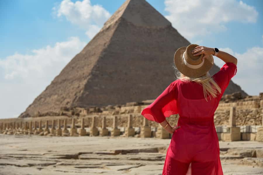 Cairo: Giza Pyramids, Museum & Bazaar Tour with Lunch - Traditional Egyptian Lunch: Included, but Plan for Drinks