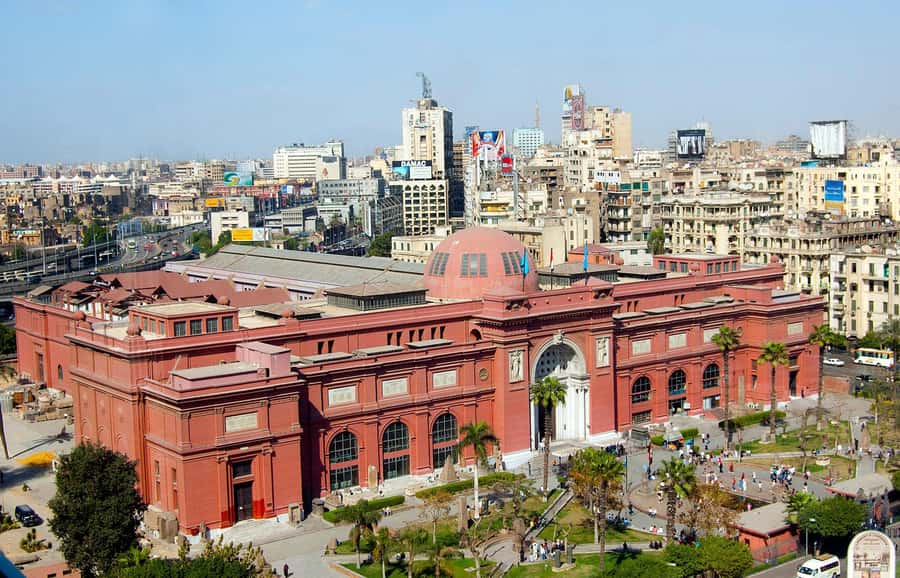 Cairo: Giza Pyramids, Museum & Tahrir Square Private Tour. - Guides and language options: what to expect