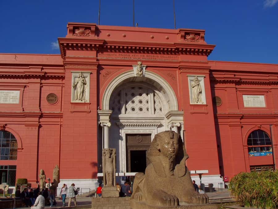 Cairo: Giza Pyramids, Museum & Tahrir Square Private Tour. - The Great Sphinx plus Chephren’s Valley Temple: the story behind the stones