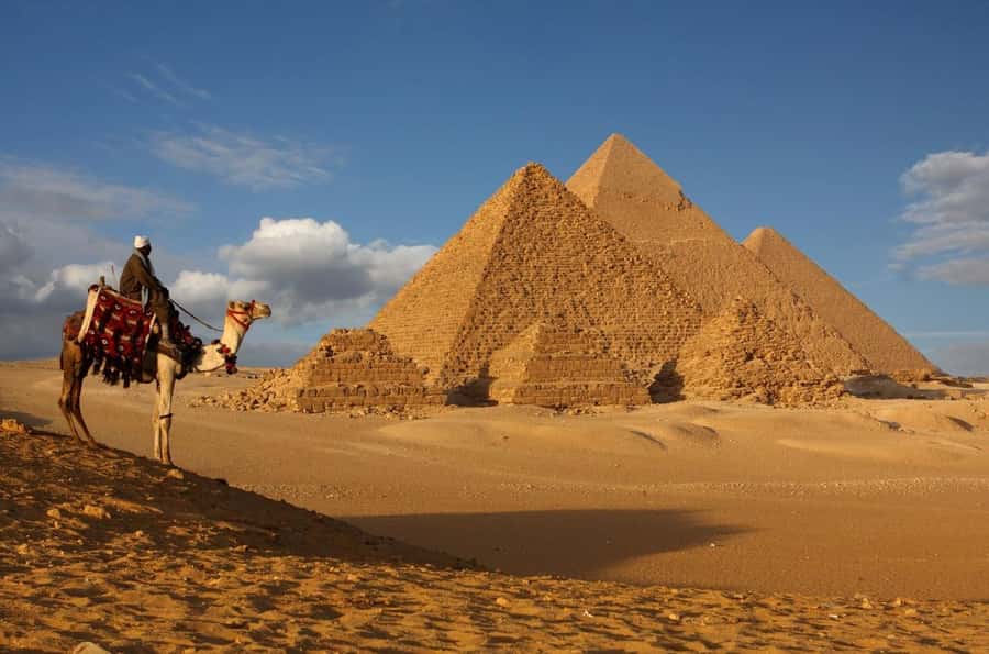 Cairo: Giza pyramids, Sphinx, and Great Pyramid Tour - Language Options: Live English/Arabic plus Audio Backup