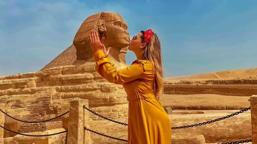 Cairo: Giza Pyramids, Sphinx, Sakkara & Dahshur Privte Tour - Great Sphinx and Valley Temple: A Pharaoh’s World, Not Just a Statue