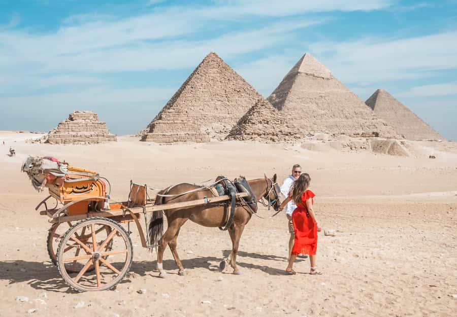 Cairo: Half Day Pyramids Tour by Camel or Horse Carriage - From your hotel to the Giza Plateau: faster than you think