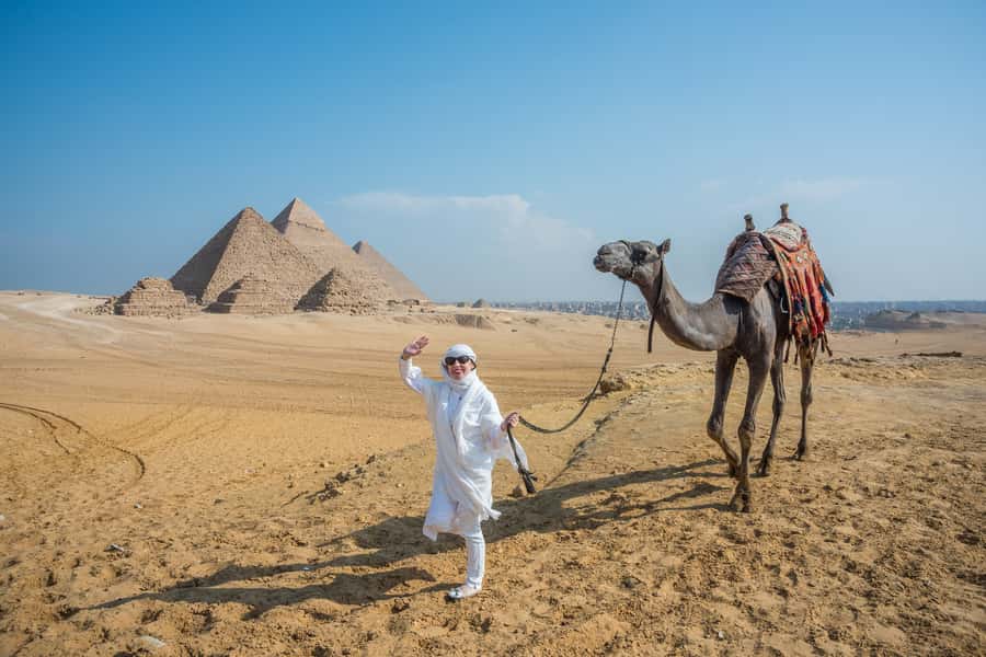 Cairo: Half Day Pyramids Tour by Camel or Horse Carriage - Lunch, water, and the optional photographer: turning minutes into keepers