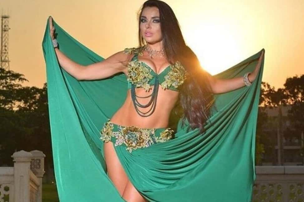 Cairo: Nile Dinner Cruise with Belly Dancer Show and Music - Belly dance + Tanoura show: the part to watch twice