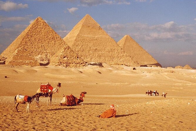 Cairo tour/ Full day tour to Memphis , Saqqara and Giza Pyramids including lunch - Lunch at a local restaurant: included, with a vegetarian option