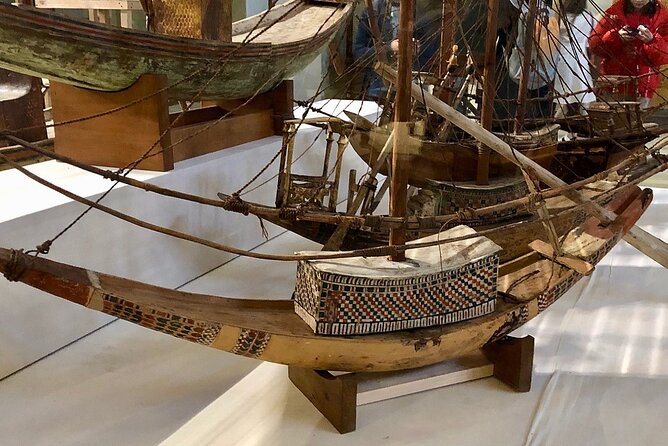 Cairo:private day tour from elgouna,makadi,somabay,marsa alam - Private Egyptologist guide: what you gain over a standard tour