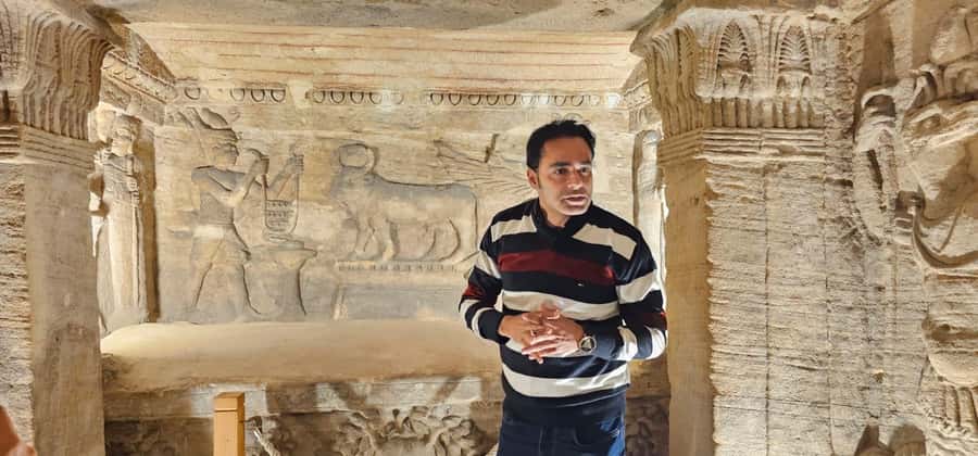 Catacombs of kom el shoqafa Guided Walking Tour - Entering the catacombs: your first stop is the entrance orientation