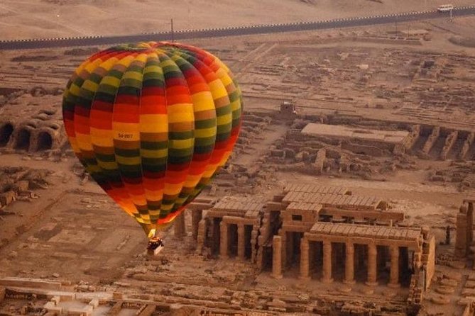 Cheap trip -Luxor: Hot Air Balloon Ride - From safety briefing to lift-off: what the start feels like