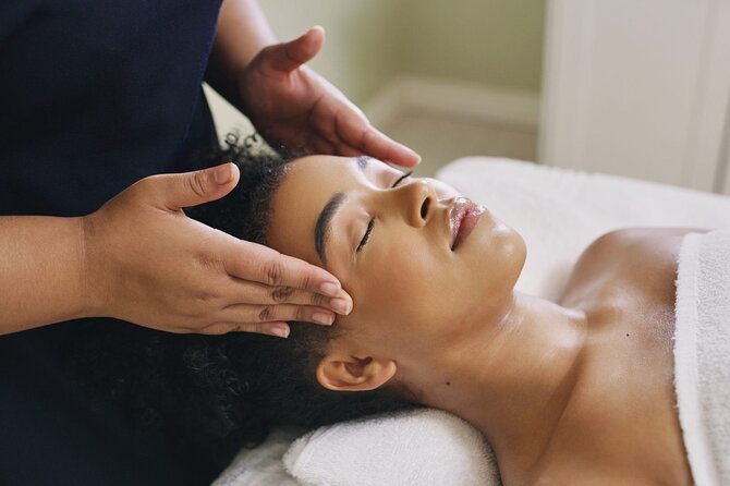 Cleopatra's Deluxe Spa Treatment with Massage, Sauna, and Jacuzzi - The 45-minute massage: where you feel cared for