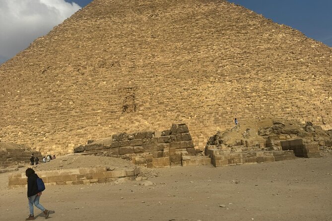 Day Tour to Giza Pyramid, Egyptian Museum and Khan El Khalili - Private pickup and A/C transport: why it matters in Cairo
