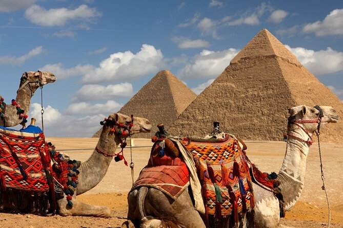Day Tour To Giza Pyramids & Egyptian Museum & Khan El Khalili Bazaar - The Egyptian Museum: big collections, real-world vibes