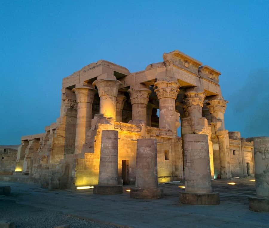 Day Tour visit Edfu Kom Ombo temples from Luxor - Private Transfers and Finding Your Guide in Luxor