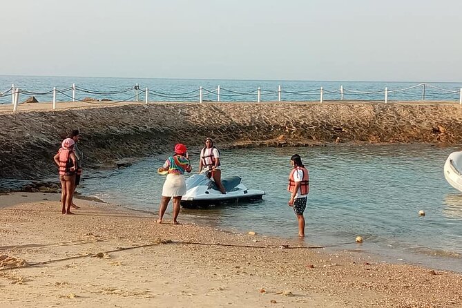 Day Use Red sea ain EL Sokhna Beach from Cairo/ Giza hotels with lunch - Private tour comfort: the driver/guide role you’ll actually feel