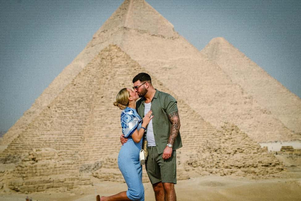 Discover Cairo: Private Day Trip to Museum, Pyramids & Lunch - Guides and the small stuff that shape the day