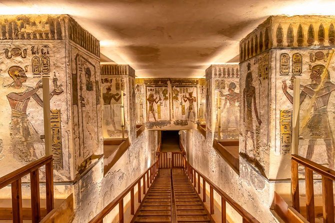 Discover Luxor East and West Banks Sightseeing -Full-Day Tour (Private) - Deir el Bahari and Hatshepsut: the temple looks like a statement