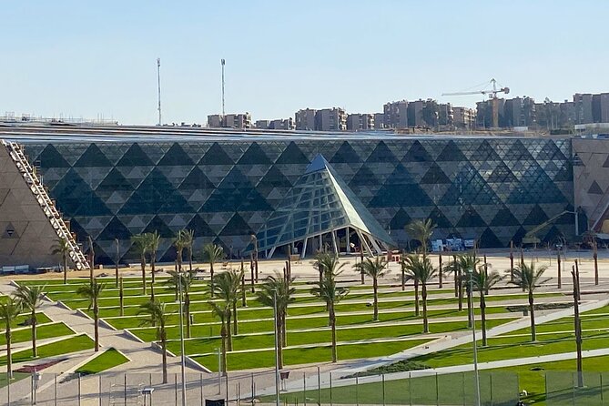 Explore Pyramids & Great Egyptian Museum(gym) - Valley Temple-facing views: where the photos get easier