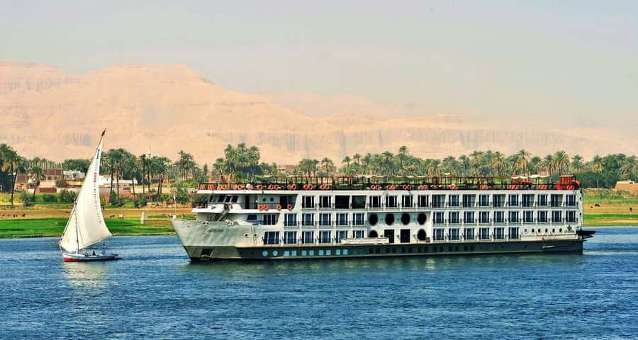 From Aswan: 4-Days 3-Night Nile Cruise with Hot Air Balloon - Day 3: Edfu’s Horus Temple, Esna Lock, and Luxor Temple East Bank by Night